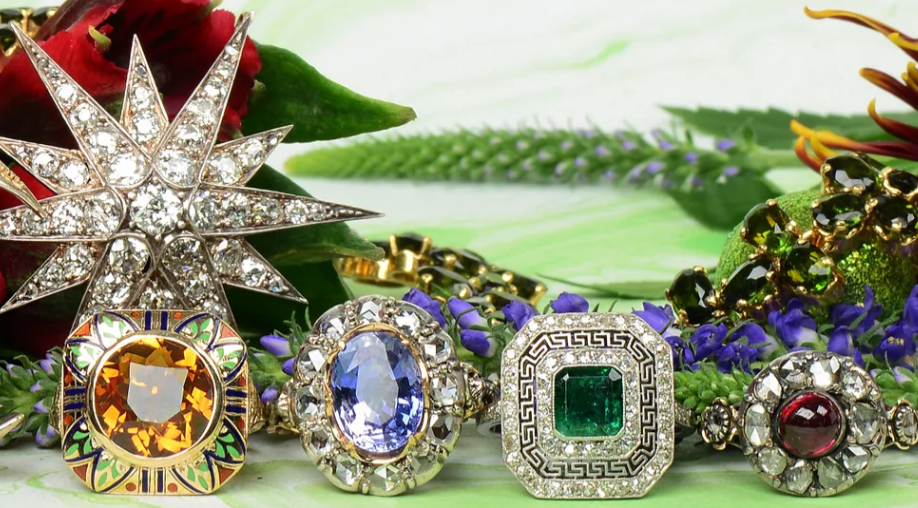 The Three Graces Logo