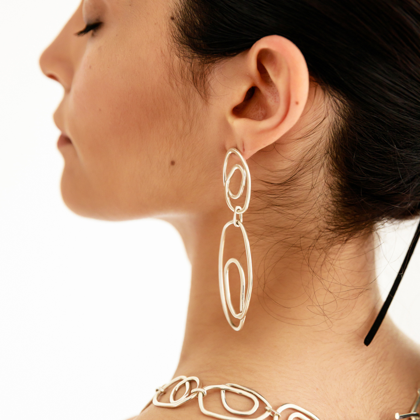 Apiliotis Jewellery Logo